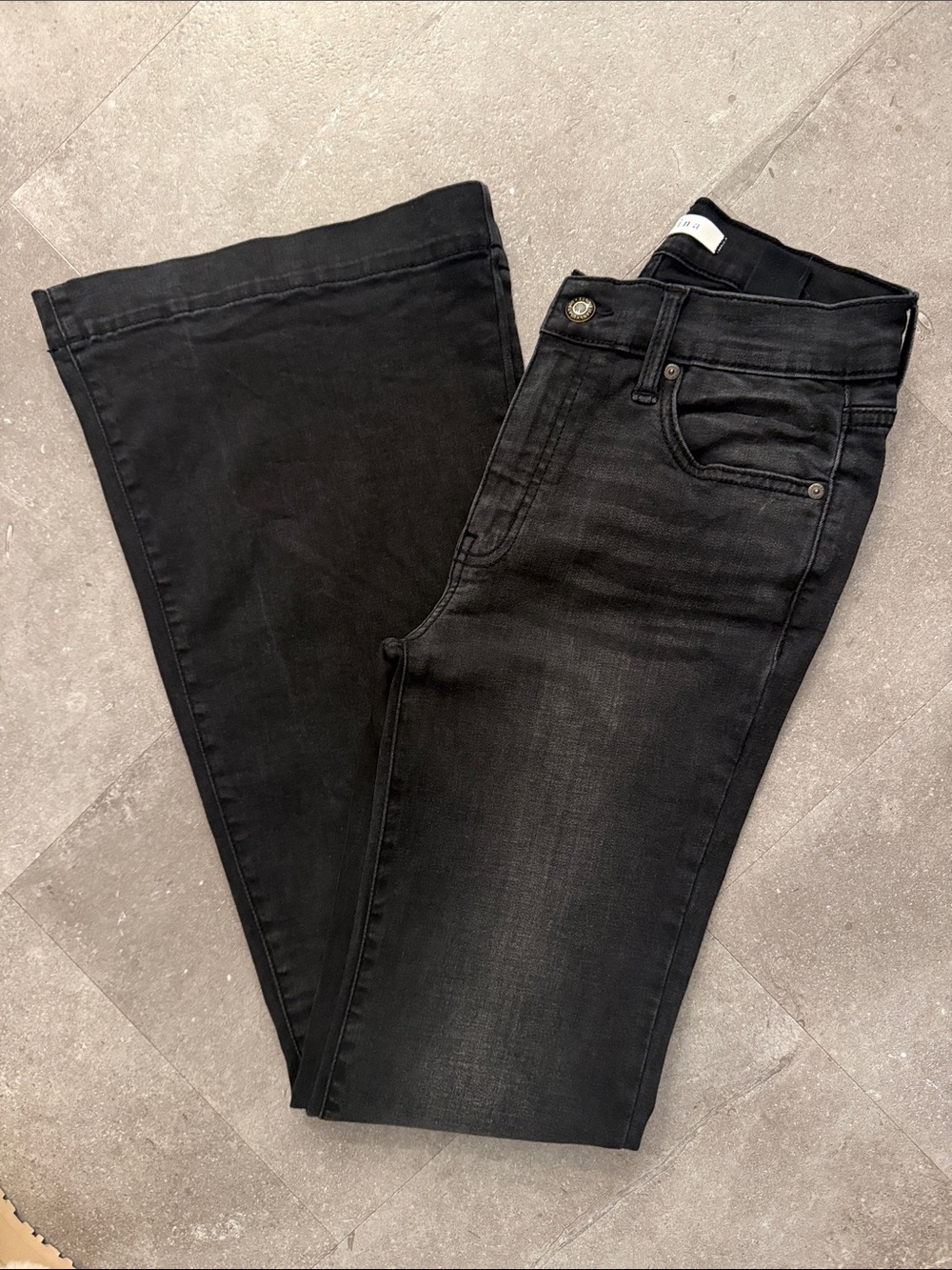 eunina Becca Mid-Rise Black Flared Leg Jeans Size 5/27 NWOT